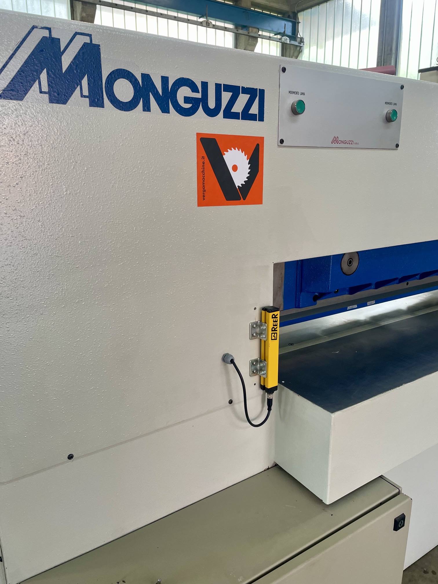 taglierina Monguzzi mod. 3200 (9)